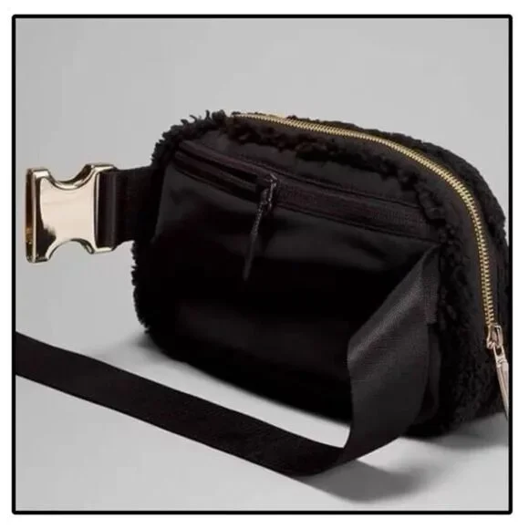 NWT Lululemon Everywhere Belt Bag Fleece Black - Picture 9 of 15